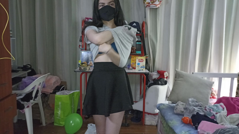 Jopy sex: Skirt seksi dengan tubuh sempurna, Laura Striptis eksklusif