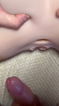 Sto Scopando Una Bambola Nel Culo.