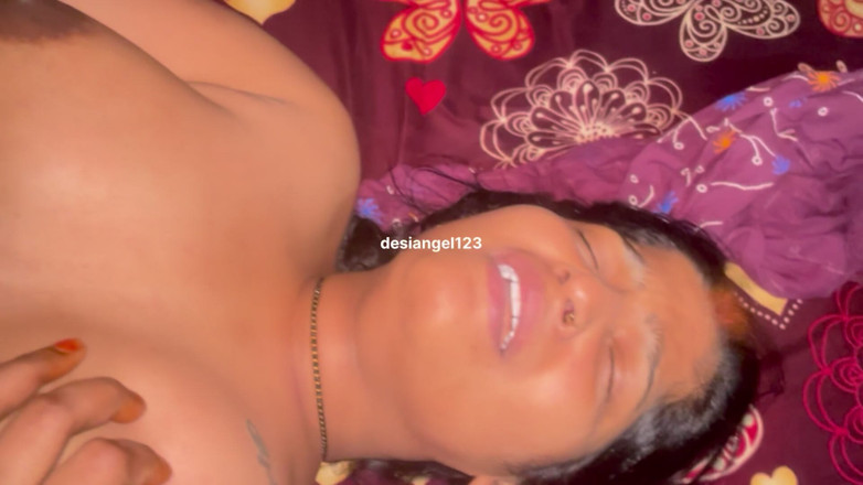 Desiangle: Po długim czasie Desi Bhabhi jest gotowa