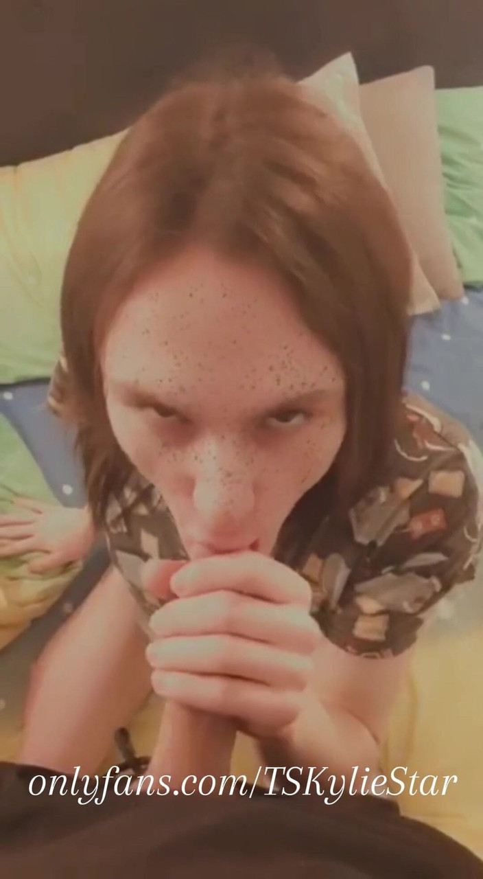 TS Kylie Star: Meine gut bestückte freundin kylie wollte meinen großen schwanz probieren
