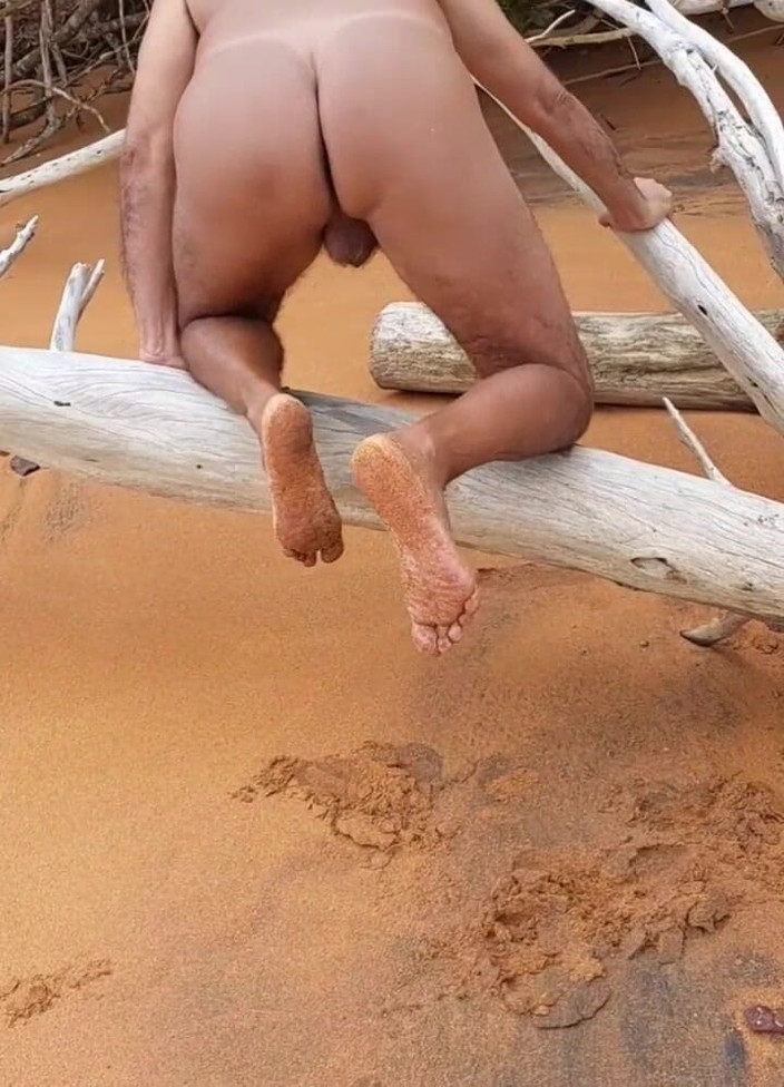 Ladysilvas: レディシルバが裸でビーチにいる 来て私の熱いお尻を突いて