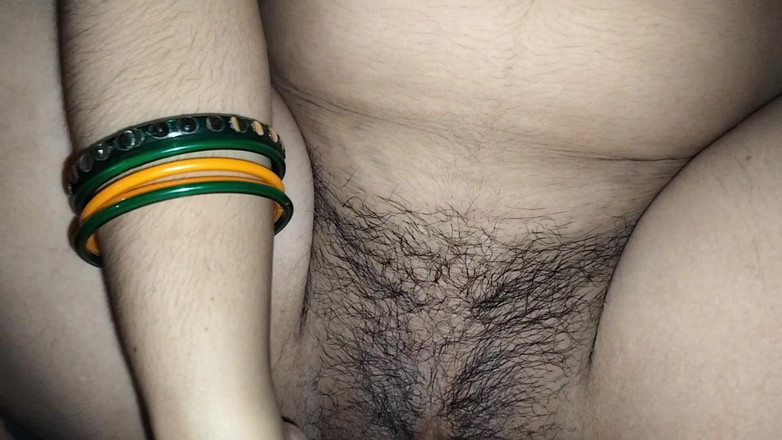 Hotbhabhi1234: 我整晚像一个婊子一样操我的继妹，通过操她并用精液填满她的阴户，让她的病情更糟