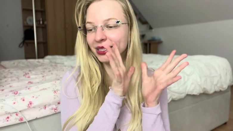 Goddess_Bella_Rae: Why You Should Be on Grindr Right Now App Review