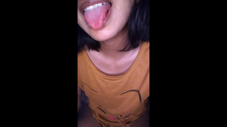 Indian Senu: India Chica Tocar Sus Tetas Y Mostrar Coño Masturbándose