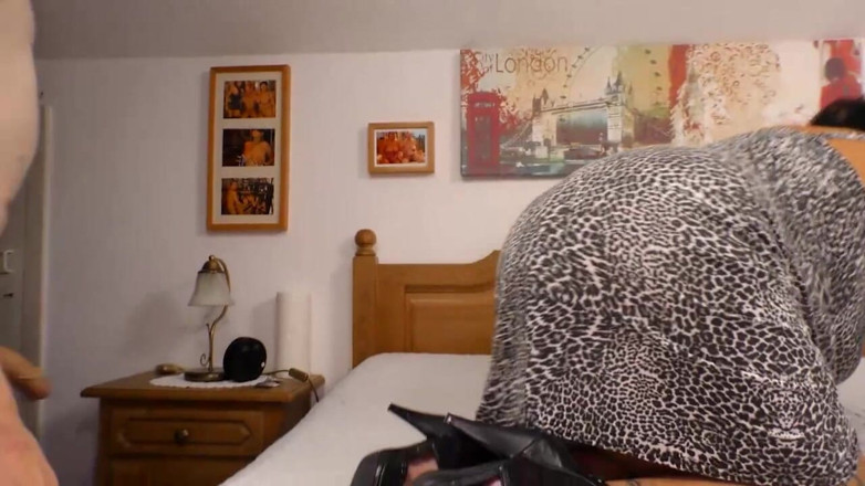 Deutschland porn: Gorąca babcia uczy mnie pieprzenia