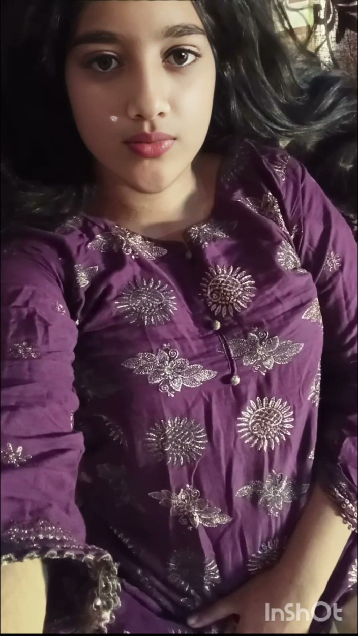 Naughty_Sana: 性感的拉莎展示胸部乳头和阴户热辣