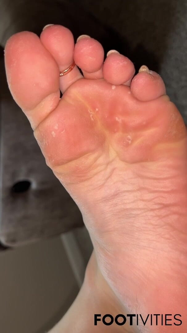 footivities: Asmr - Frotando Pies Y Pies Aceitosos En Primer Plano