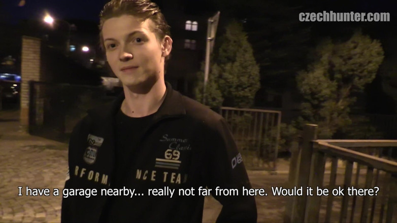 Czech Hunter: Czech Hunter - Cold Night Dicktraining Anti Smoking Student sprzedaje swój...
