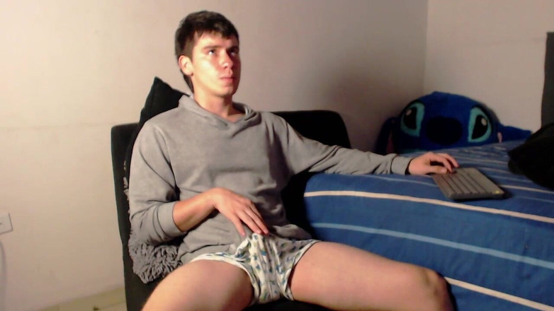 Icyhot707: Latino dengan zakar lazat sepanjang 18 cm