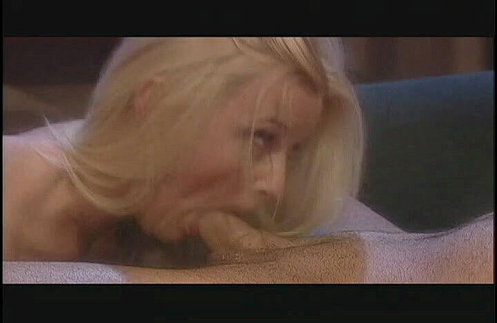 Cryptostudios: एक आश्चर्यजनक कॉलेज सुनहरे बालों वाली बड़े स्तनों वाली छात्रा खुद की मदद नहीं कर सकती और अपने प्रोफेसर के घर तक कार चलाई।