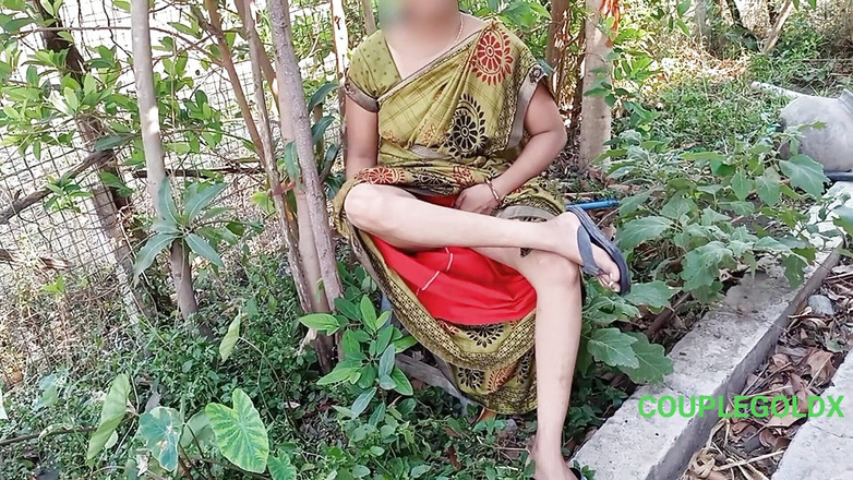 Sexy Komal: Hé stiefbroer, Heb je een schop, kan ik wat werk...