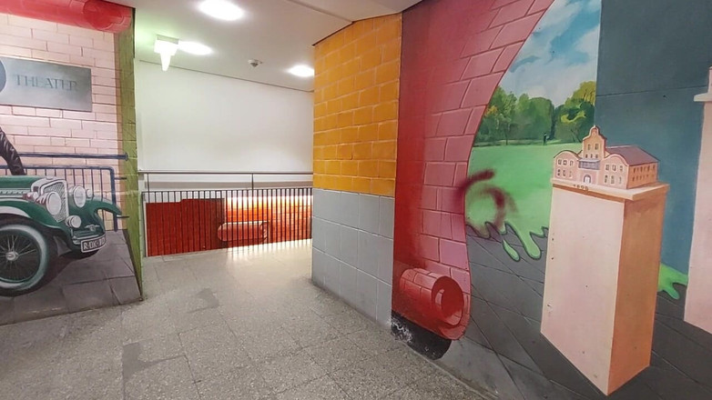 sweetfeet29: Sexy nella tromba delle scale