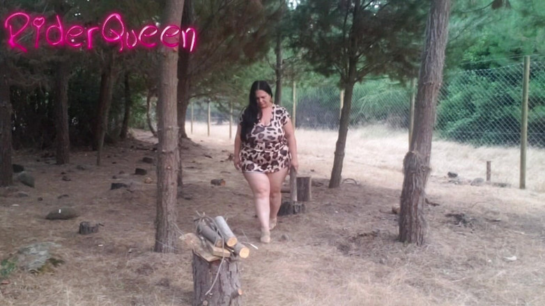 Riderqueen BBW Step Mom Latina Ebony: Recoping Woods mama vitregă sexy în aer liber