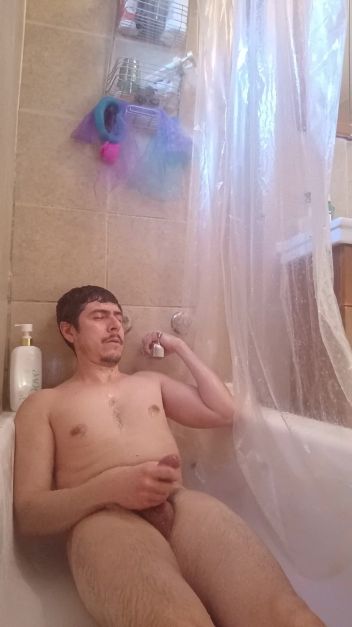 Tabasco Jake: Handsome Man Explodes Thick Cum in the Bathtube
