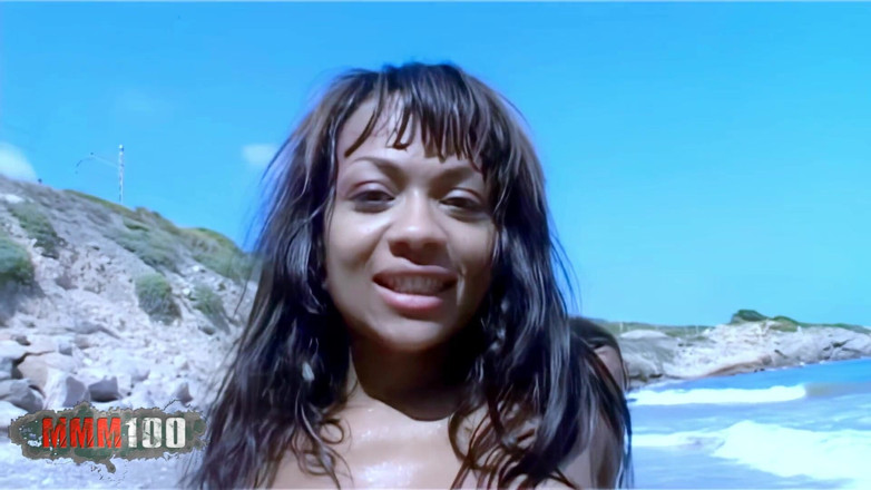 MMM100: Дуня-Чорногорія: гаряча латинська красуня розтягує і показує свою велику пизду