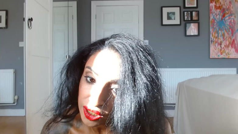 BabeXX69XX Asian MILF: Üvey annenin amından zorbaların dölünü sikiyor ve yiyor