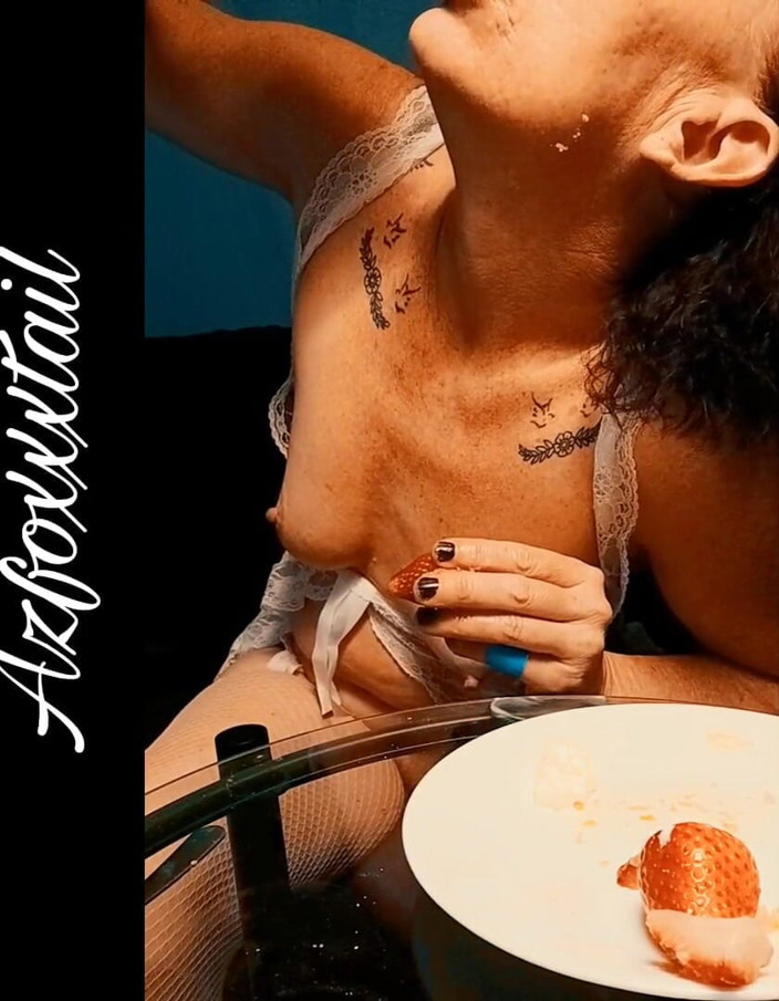 AzFoxxxTailPhelicia: Strawberries whip cream 2