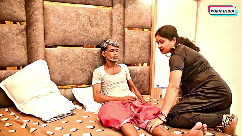 Porn India Studio: Gadis cantik yang hot ngentot sama pria tua