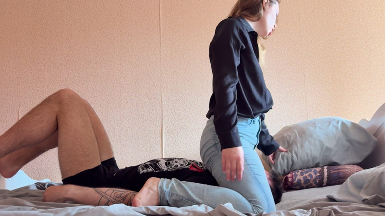 Spacenintenda: Wütende freundin jeans demütigung: facesit &amp; dry buckel bestrafung