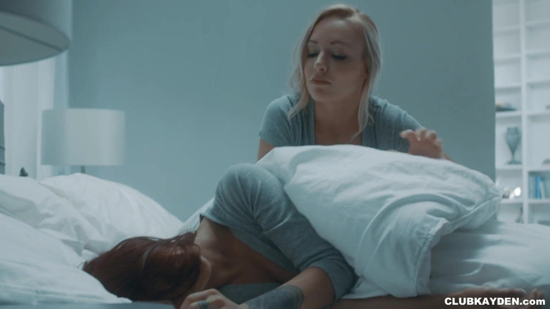 Kayden Kross: Kayden Kross eats out Evelin Stone in hot lesbian video