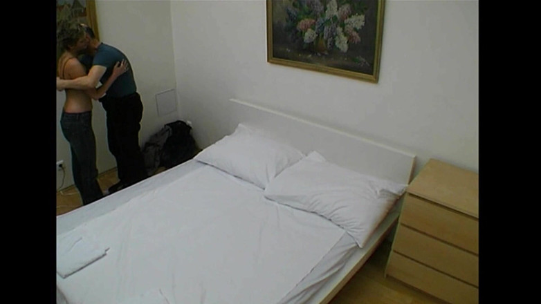 MILF still slut: Masturbazione di una coppia matura nel porno vintage