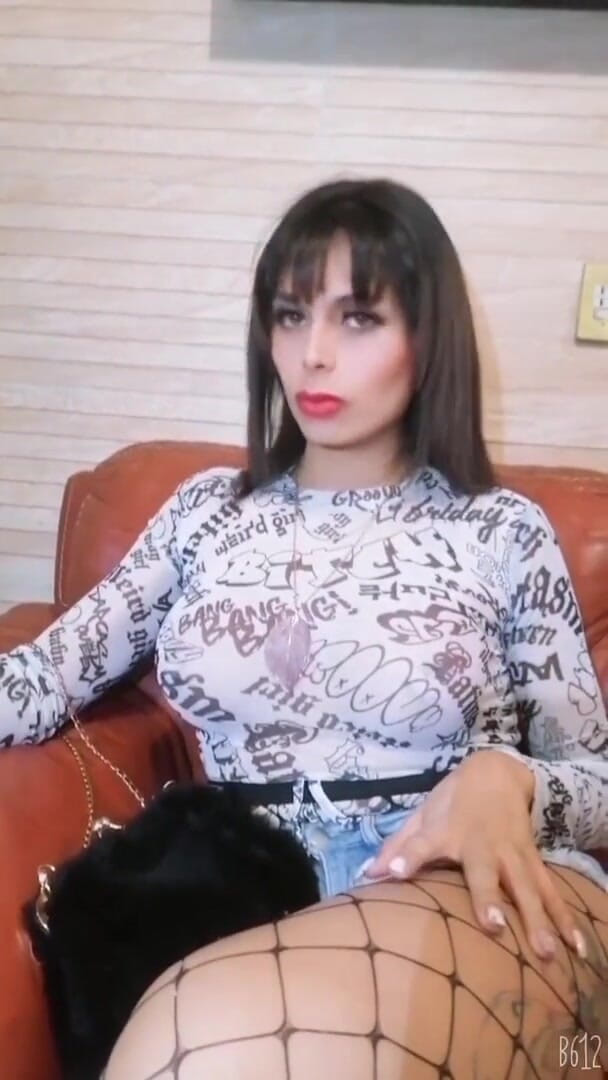 Barbietransxxxx: Tranny with model face penetrated at home anal