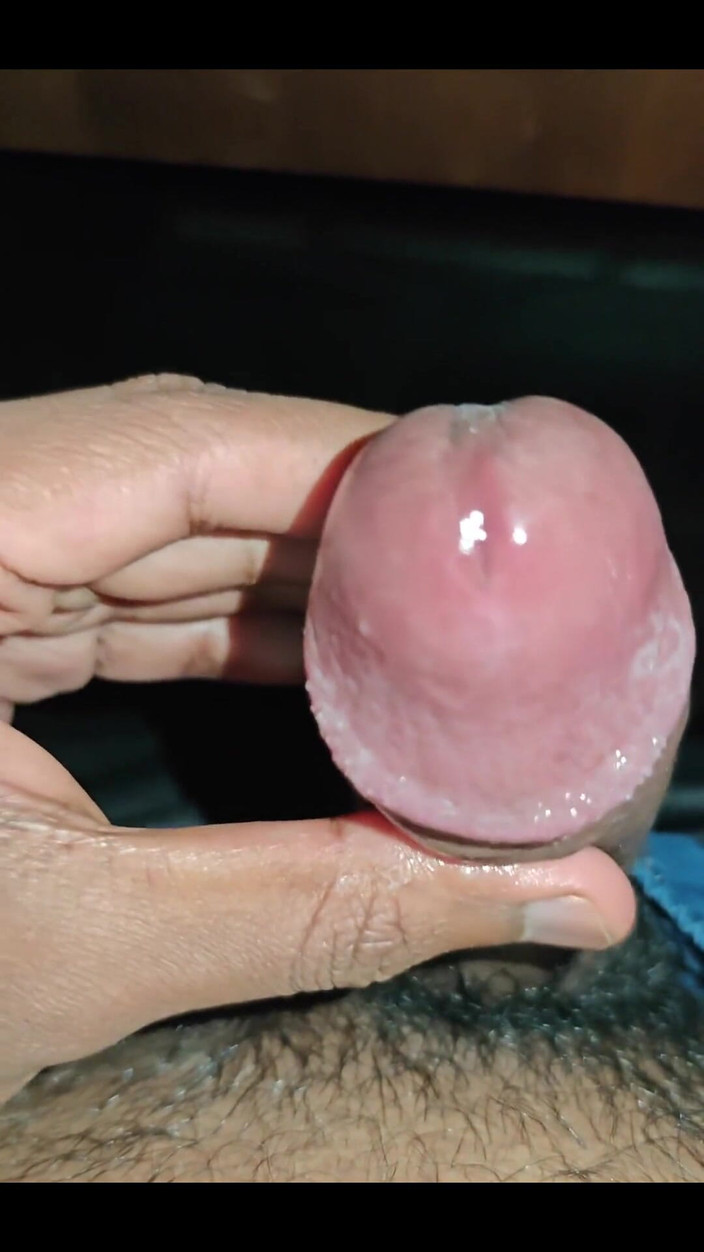 NANDgasm: Porto solo lentamente il mio cazzo. È assolutamente inzuppato nella mia...