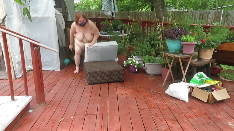 BBW nurse Vicki adventures with friends: Water hose fun times nude outside BBW Nurse VickiB looper