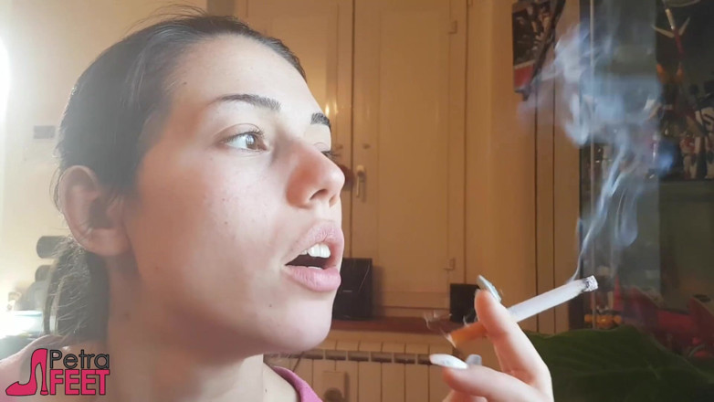 Smokin Fetish: Tempting Italian girl smokes a cigar in a close up...