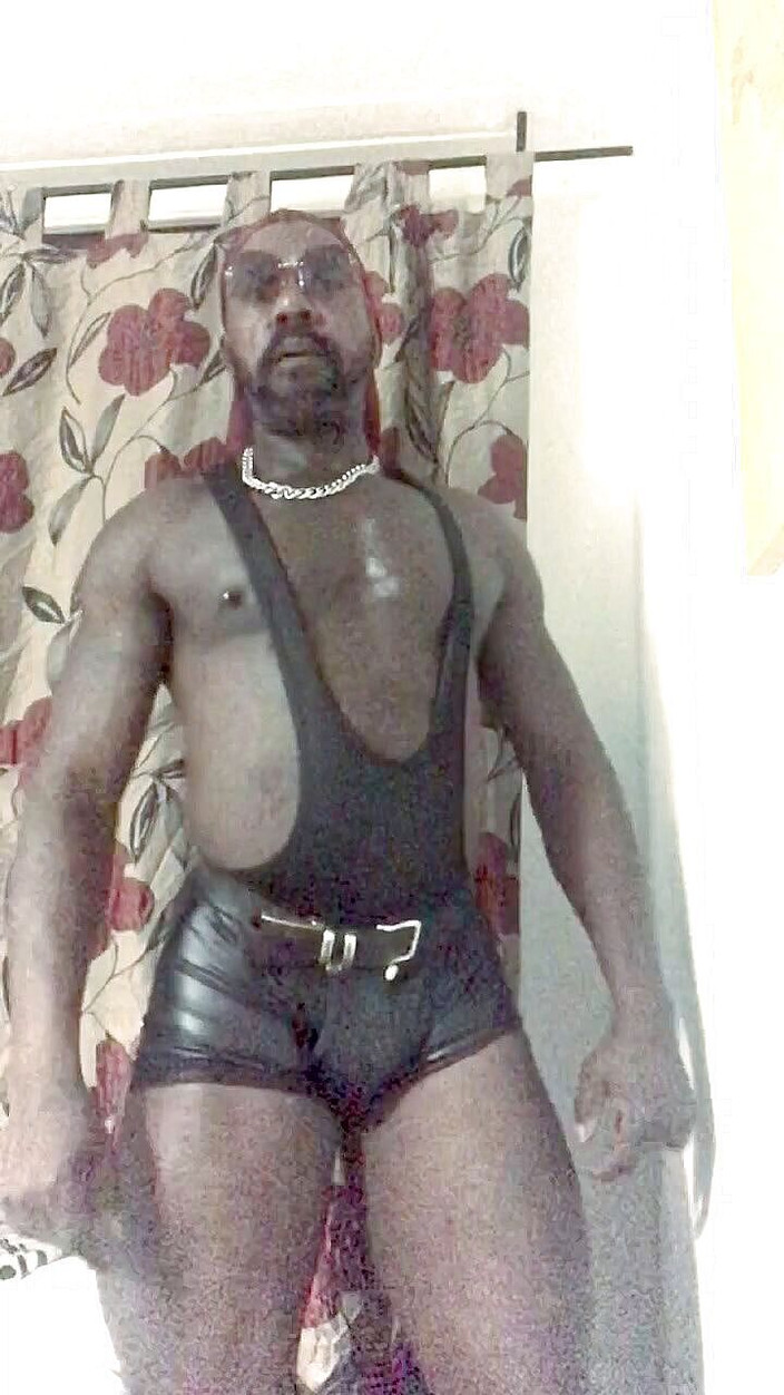 Black Muscle: Impreza dla jednego: Dym, flex, taniec