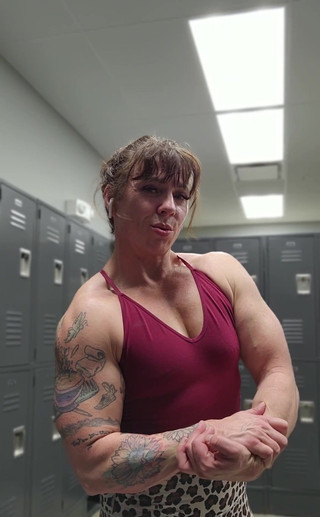 Ecko Belle: 가슴 일 플렉스 후 조금