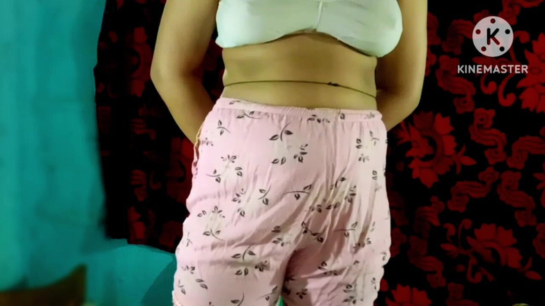 Priya2003: Mein freund vom nachbarn fickt mich doggystyle.