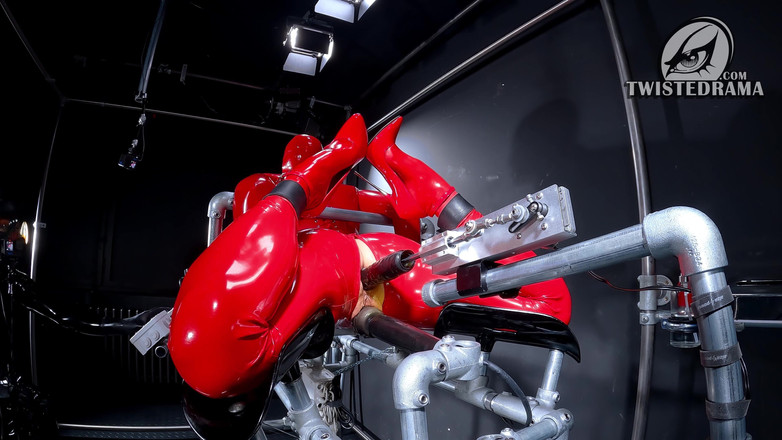 Twistedrama: Curvă cu punctul culminant pe Hog Tie Machine