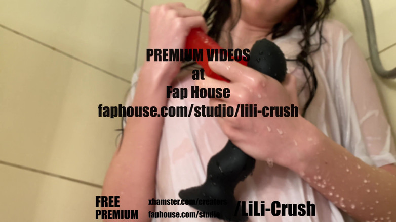 Lili Crush: Sexy mädchen dusche masturbation