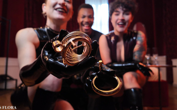 Miss Flora: Penghinaan Sph cuckold dalam lateks dengan Miss Electra &amp; Rooster