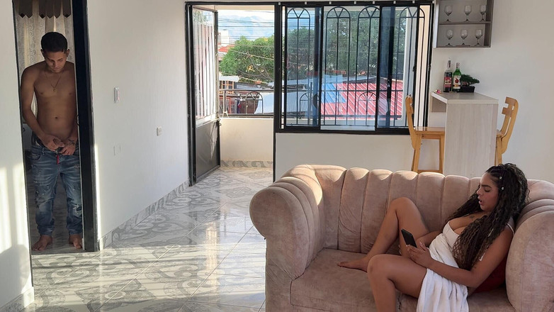 MiaPalvin: 義理の妹はもうオナニーしないでください、これが私のチンポです。義理の妹がセックスにハマって欲望を奪う