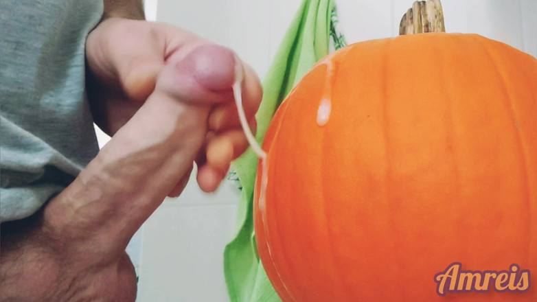 Amreis: Další halloweenský orgasmus. Pulzující a tlustá na dýni.