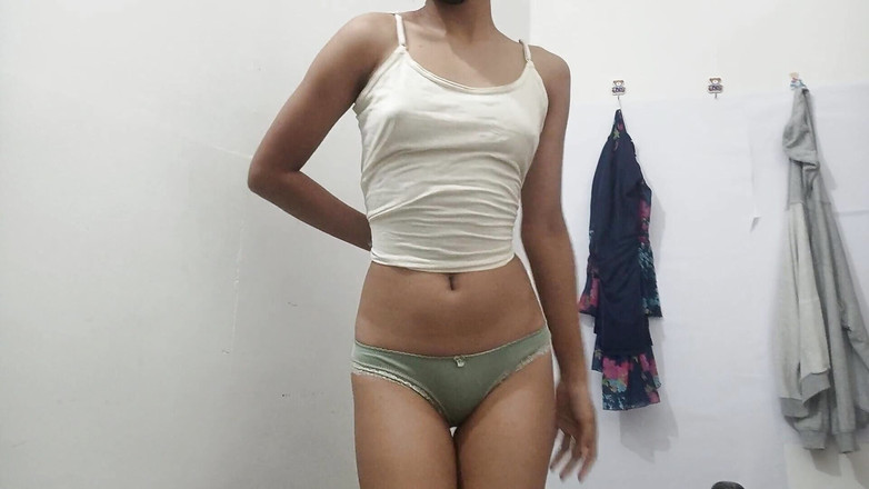 desigirl93: Fatima masturbasi di kamar asramanya