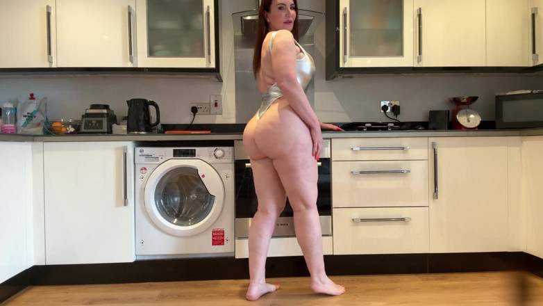 Sophie James: 3 Day Mom Butt Challenge Squeeze the Cum Out of...