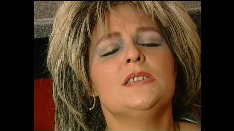 MMV films - The Original: 2人の熟女が2本の巨大なチンポで口の中と毛深いマンコに犯され、射精されました