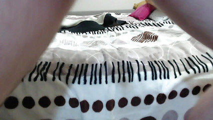 Young cum: 鸡巴自慰特写