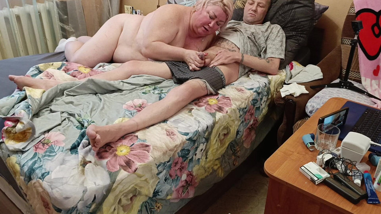 Zona901: Моя мачуха з великими цицьками смокче мій член і сперму