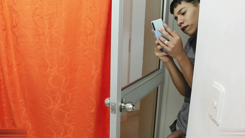 kem: Aku lagi asik dientot habis-habisan sama kontol besar sampai muncrat...