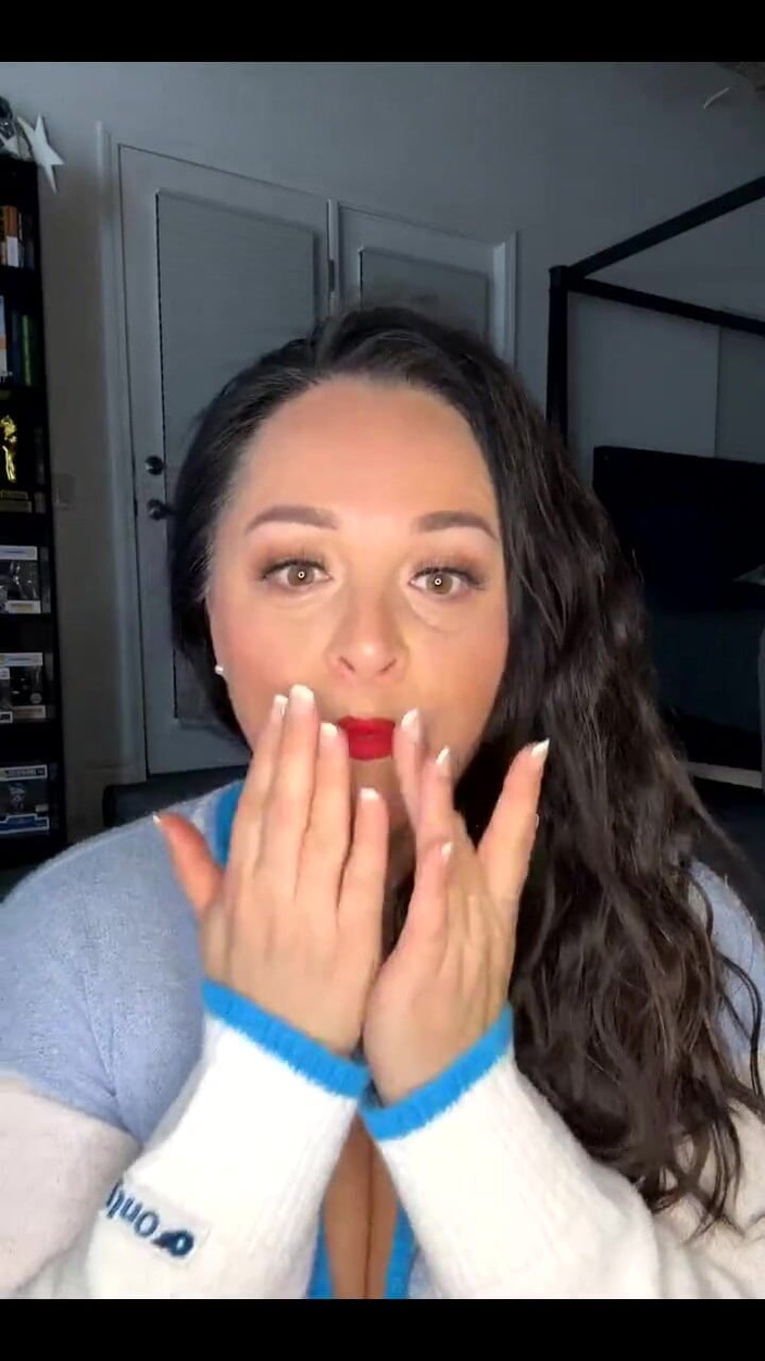 Amanda Thickk: Ahoj světe