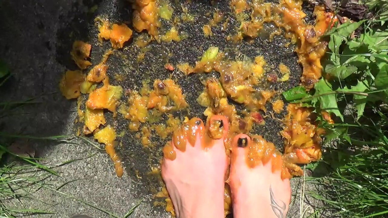 Goddess Misha Goldy: I will feed you from my feets &amp; toes! Apricots crush...