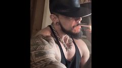 Reds and Muscles: Někomu sloužit?
