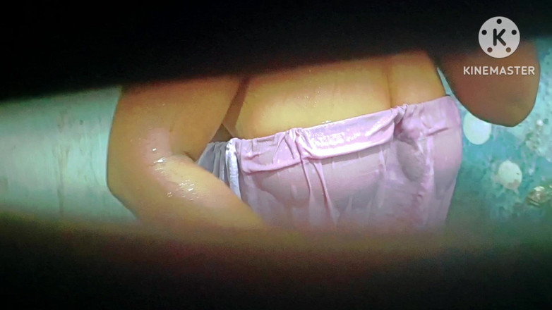 Sweethoneybgl: Dívka s obrovskými prsy se koupe a svádí svého nevlastního...