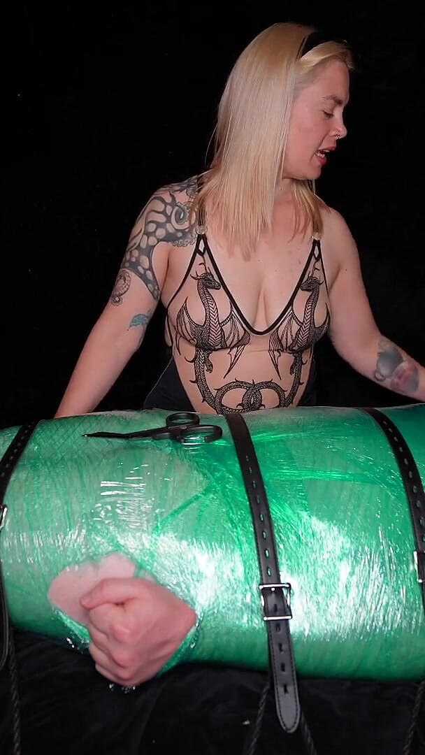 Hecate Reigns: Geconditioneerd door VR: gemummificeerd, geestgebogen en gebroken door Pot