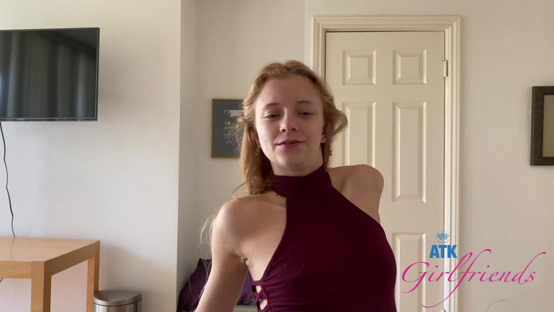 ATK Girlfriends: Virtuellt datum - Riley bestämmer sig för att leka med din...