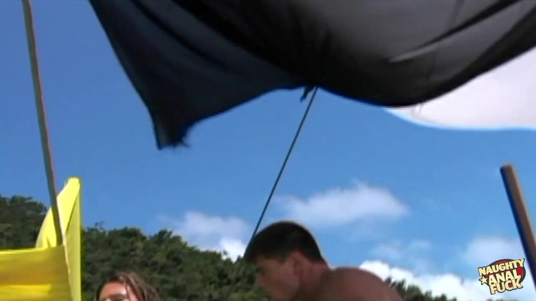 Naughty anal fuck: Mengongkek si rambut coklat langsing dengan dubur yang menjemput adalah...